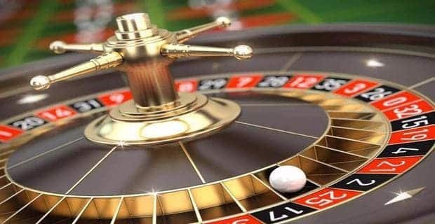 Pengguna dewasa membaca Mines Grand mobile