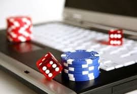 Pengguna mobile membaca panduan gokutogel